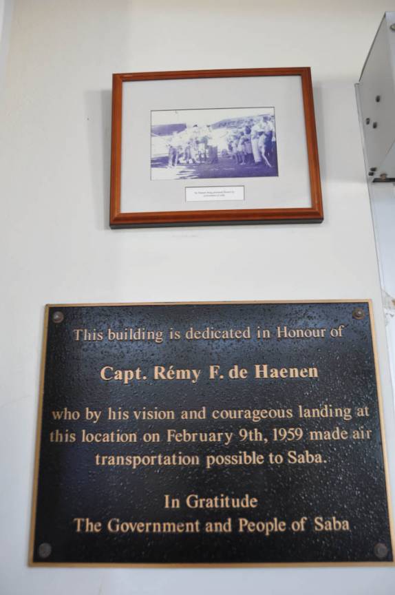 Homenagem ao primeiro piloto a pousar em Saba, no Caribe